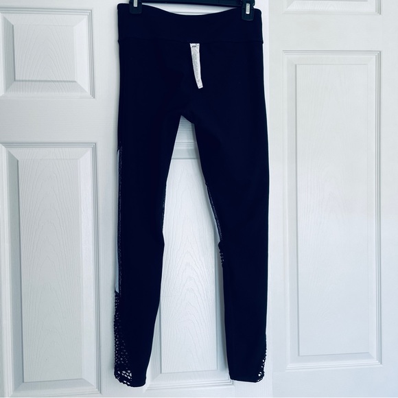 Fabletics  Powerhold fishnet clover leggings black size S - Picture 9 of 9